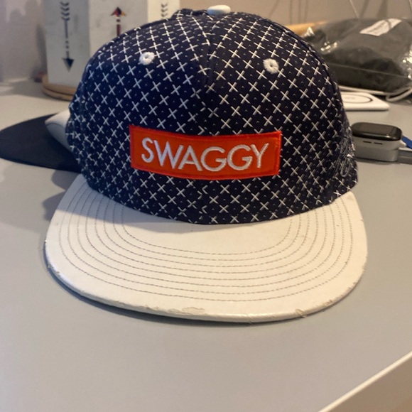 Justin Bieber hat - Picture 1 of 4